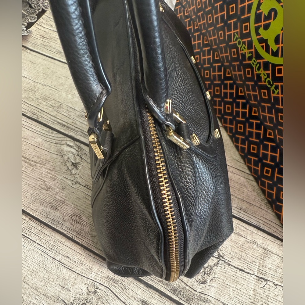 Tory Burch - Authentic black leather shoulder bag. Dome. Golden hardware, logo - Picture 12 of 16